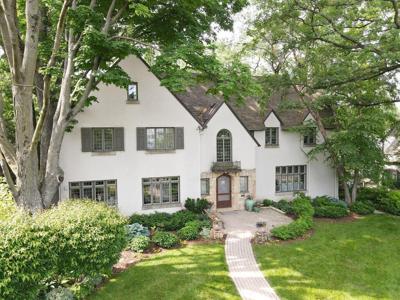 4875 Lake Harriet