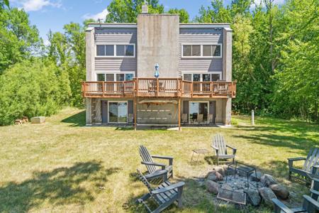 15299 Maple Knoll
