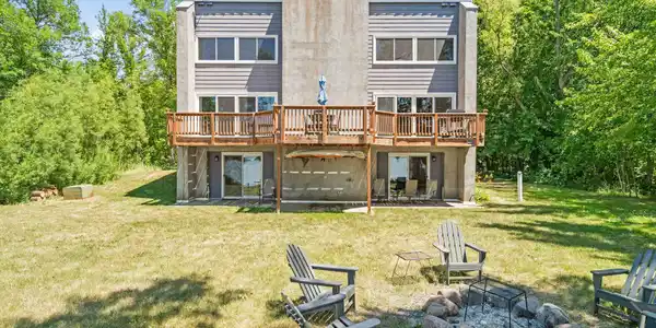 15299 Maple Knoll