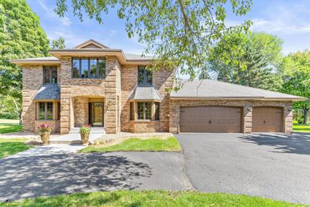 10 Hill Farm Circle