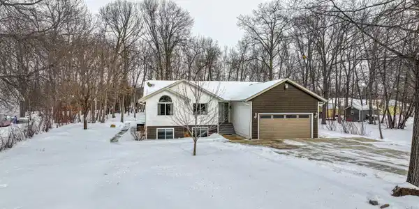 215 Bluffs Road NW