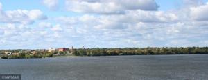 715 Lake Shore NE