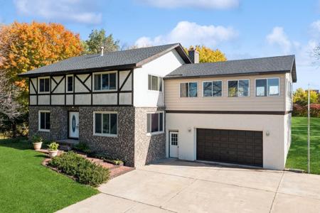 3430 Medicine Lake