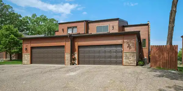 4052 Grainwood NE