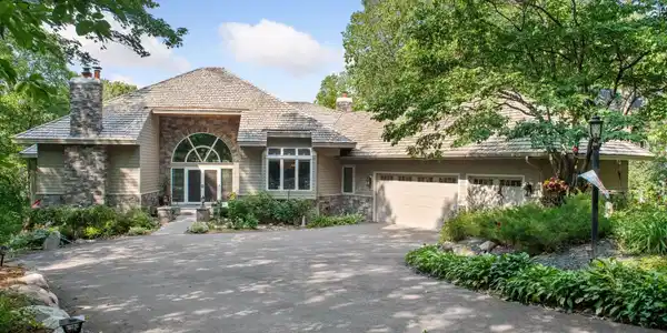 6314 Maple Ridge