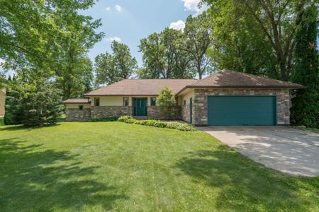 900 Lakeview Road