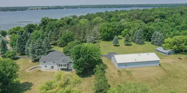6961 Lake Carlos NE