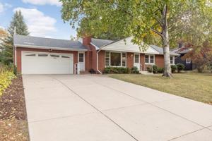 2566 Fernwood
