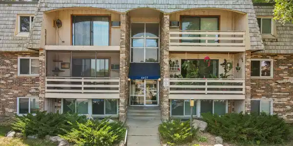 4407 Wilshire
