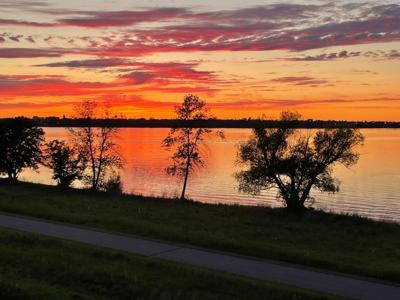 715 Lake Shore Drive NE