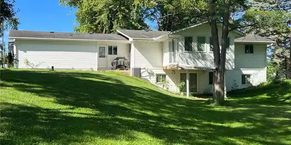 19006 Island Resort