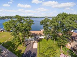 800 Lakeshore
