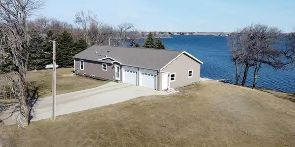 1608 Picnic Point