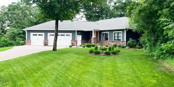 9126 284th NW