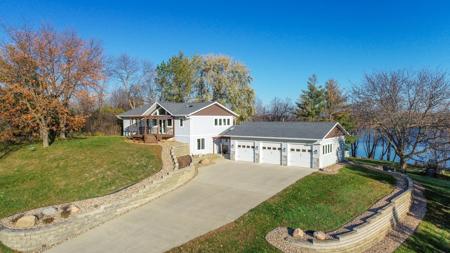 5443 Kelly Lake