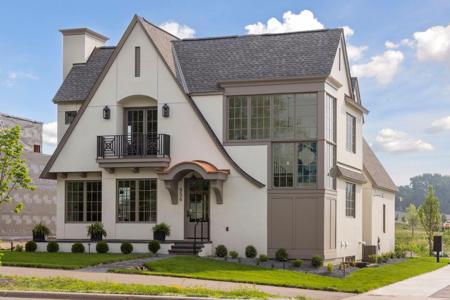 956 Mississippi River Boulevard S