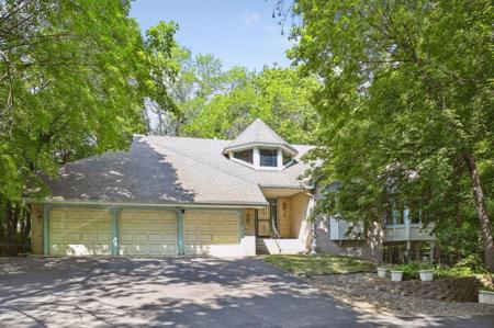 1030 Old Long Lake