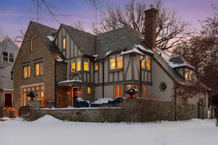 2116 W Lake Of The Isles Parkway