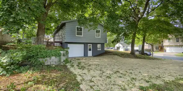 2220 Cedar