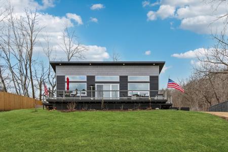 28571 Lake Avenue Way