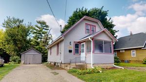 221 9th SE