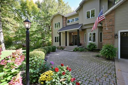 1516 E Orchard Beach Lane