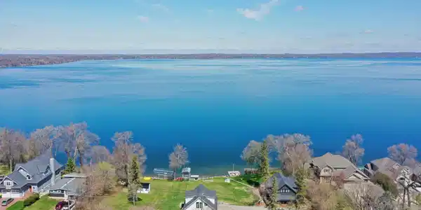 337 Lake S