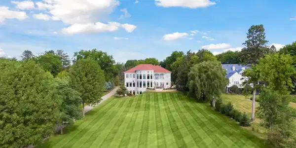 1860 Shoreline Drive