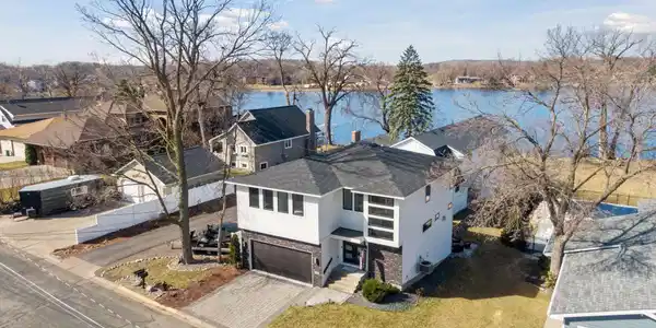 1571 Bluebird Lane