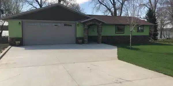 88 Lakeview Drive