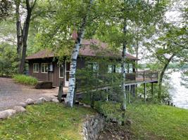 1733 Deer Lake