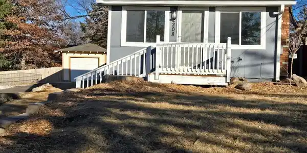 2208 Fairview Lane