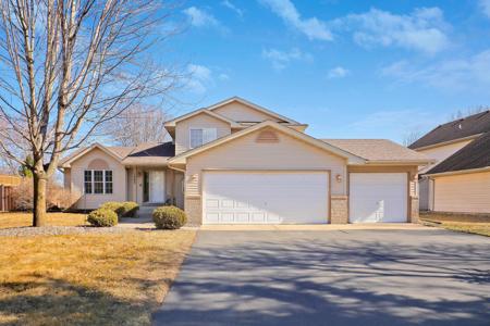 1045 Briar Glen