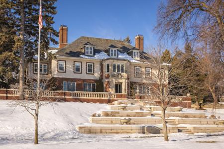 2740 W Lake Of The Isles Parkway