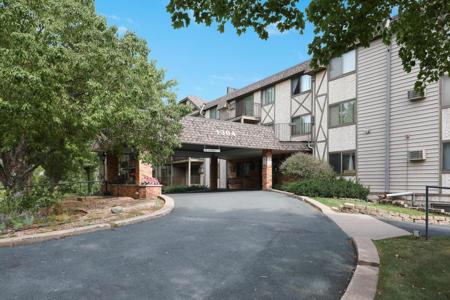 1304 Medicine Lake