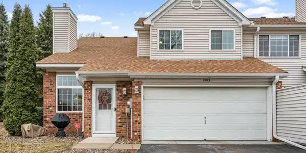 1203 Bay Cove