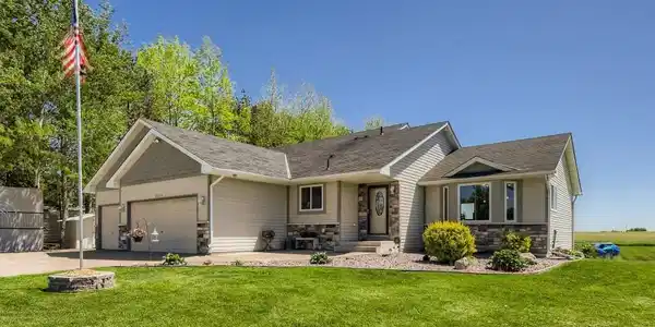 2196 285th NE