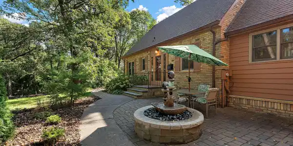 872 River Lane