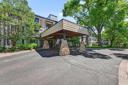 179 Little Canada Road E