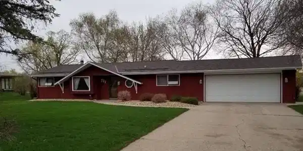 701 Des Moines Drive