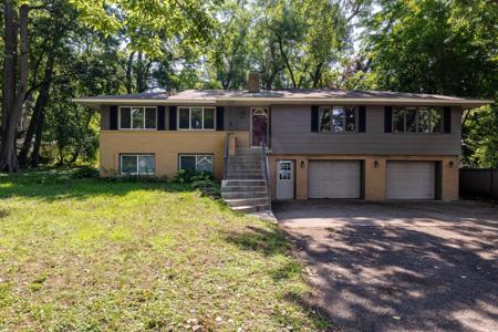 570 Oakwood