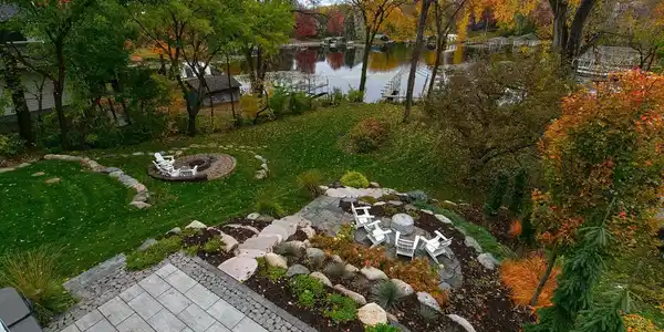 3057 Lake Shore