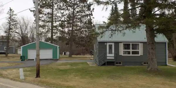 90 Hodgins Avenue