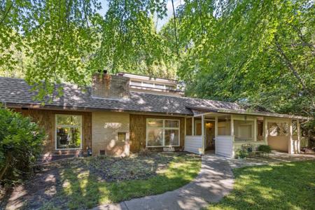 2060 Labeaux Avenue NE