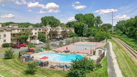 1304 W Medicine Lake Drive