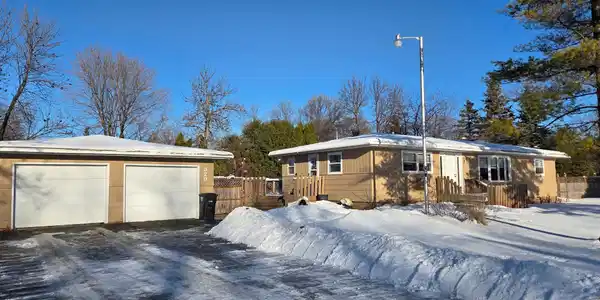 320 19th Street E