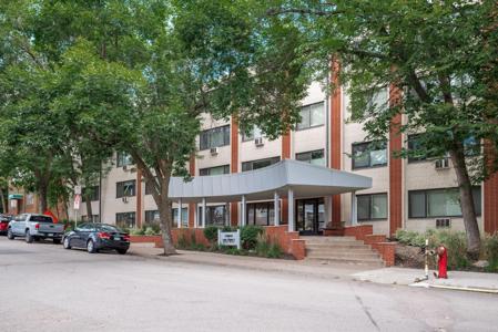 2700 W 44th Street
