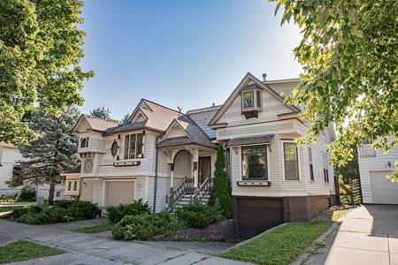718 Main Street