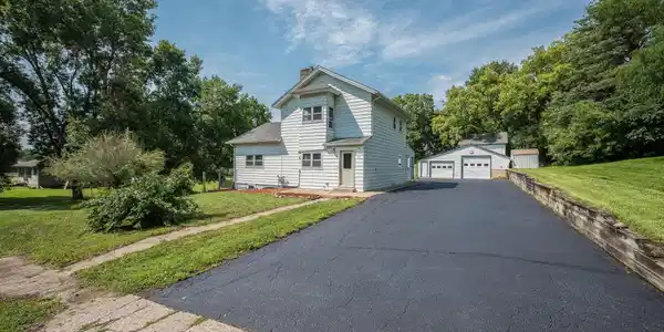 104 Frank Avenue NE