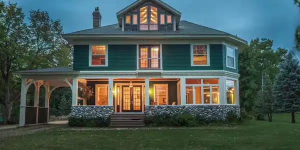 1900 Shoreline Drive